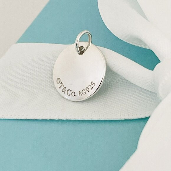 NEW Tiffany Letter I Notes Alphabet Disc Charm Initial Pendant in Silver - Picture 6 of 6